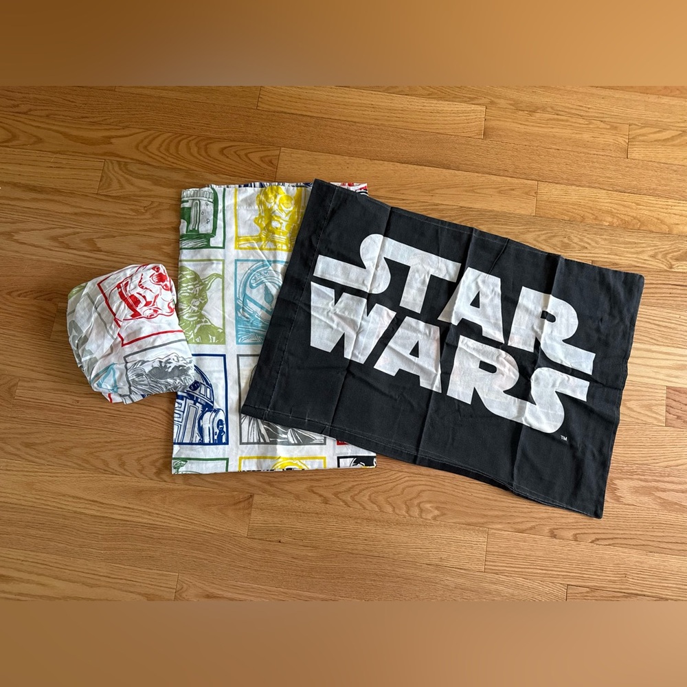 Star Wars Classic Grid twin sheet set featuring  Darth Vader and Yoda